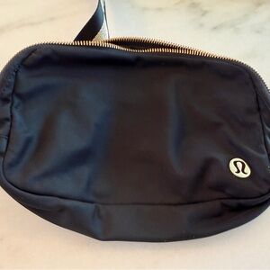 Lululemon Black Belt Bag black gold strap GUC